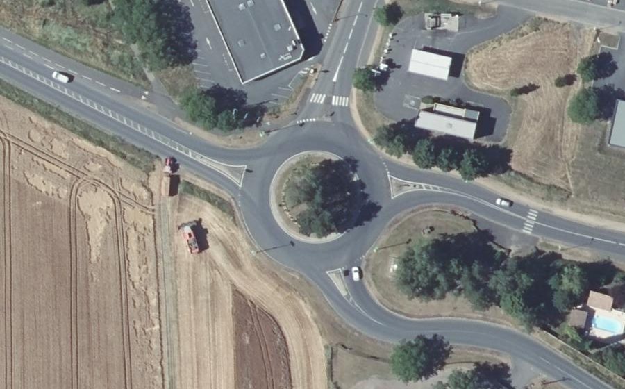 Vue aérienne du Rond-point anonyme n°34868035