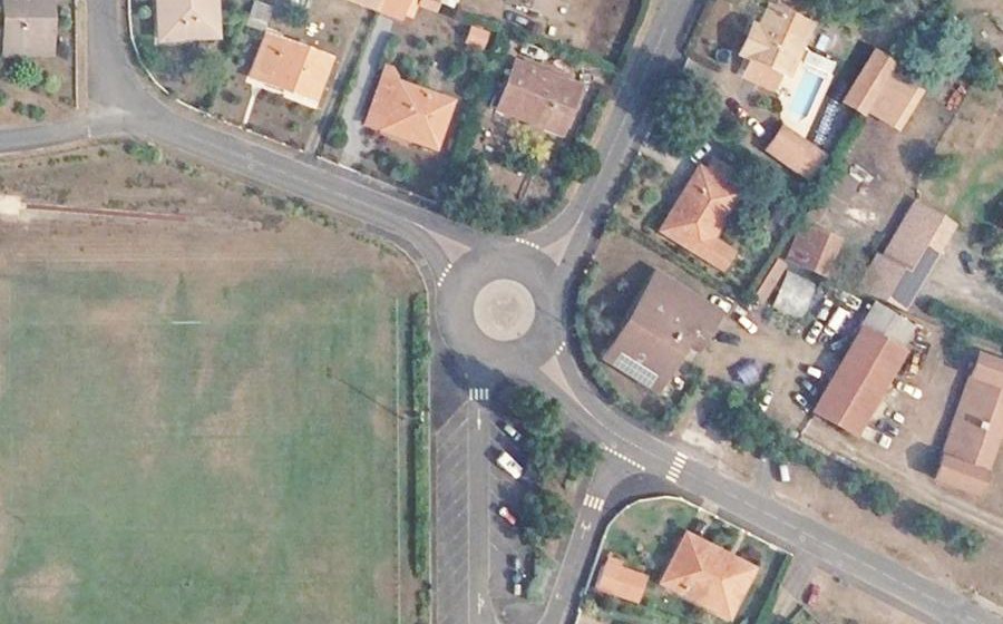 Vue aérienne du Rond-point anonyme n°348713591