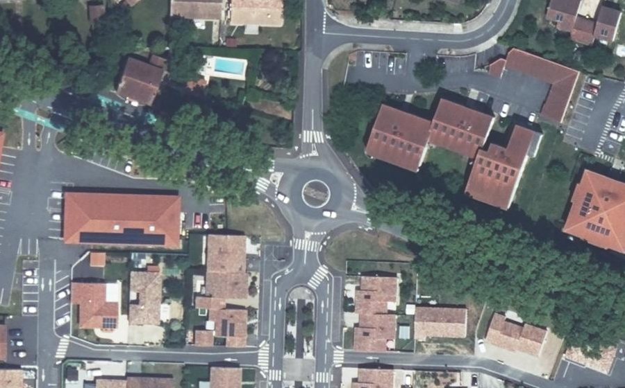 Vue aérienne du Rond-point anonyme n°348735382