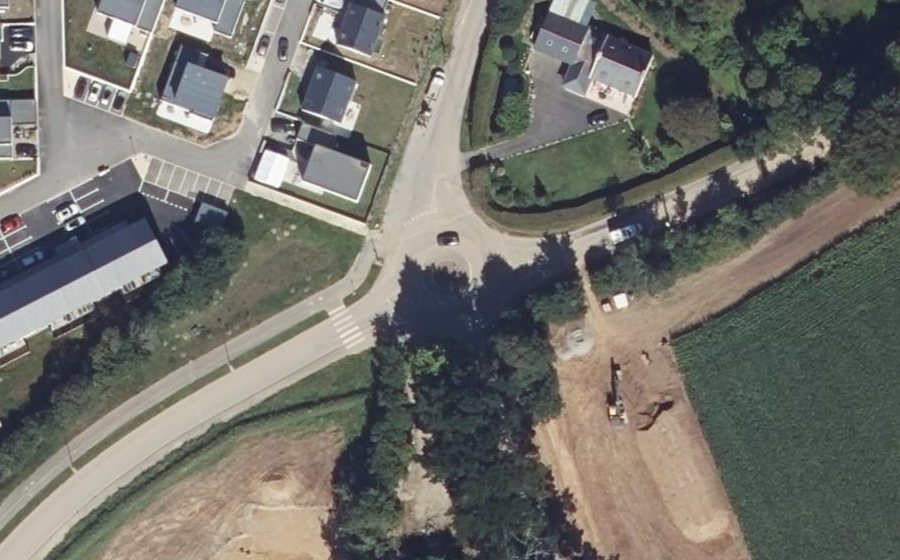 Vue aérienne du Rond-point anonyme n°34883522