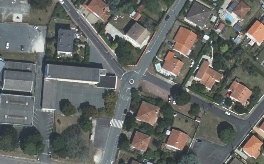Vue aérienne du Rond-point anonyme n°349114950