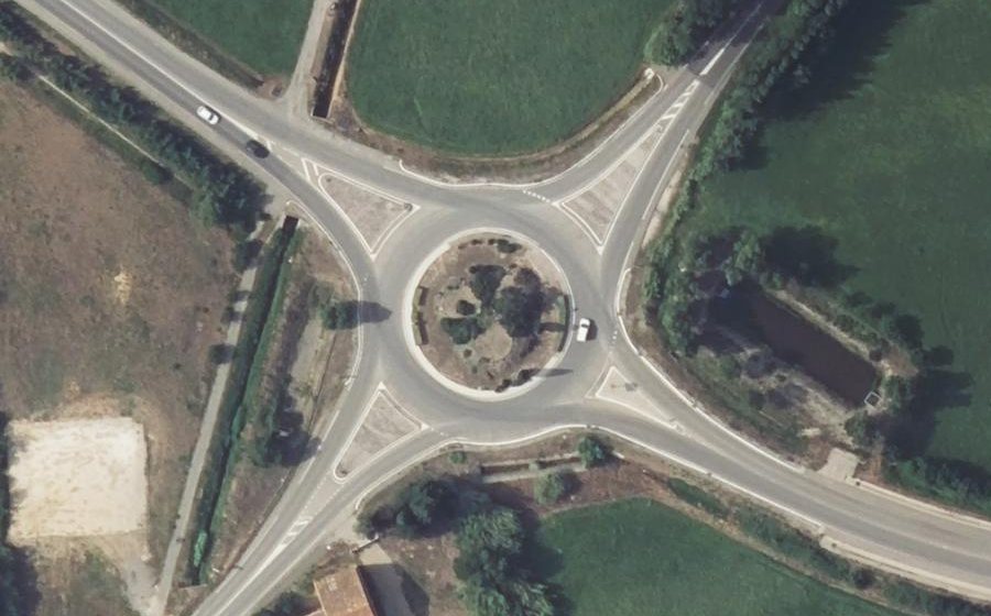 Vue aérienne du Rond-point anonyme n°34916884