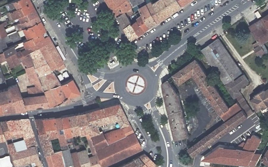 Vue aérienne du Rond-point anonyme n°34917172