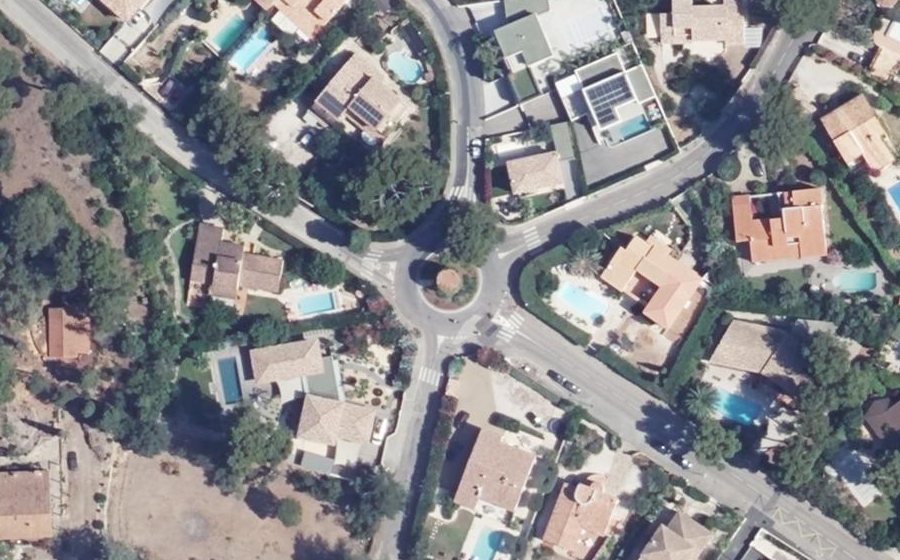 Vue aérienne du Rond-point anonyme n°34929259