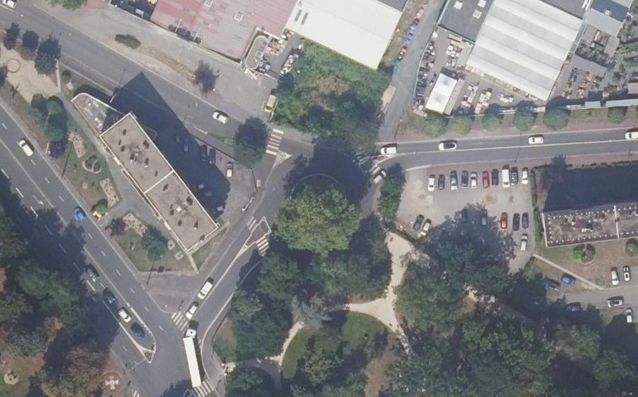 Vue aérienne du Rond-point anonyme n°34934653
