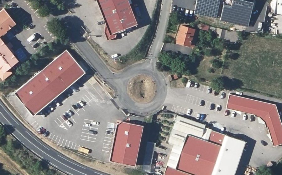 Vue aérienne du Rond-point anonyme n°34948605