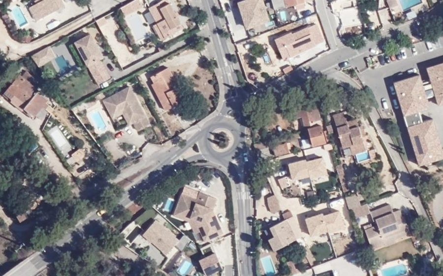 Vue aérienne du Rond-point anonyme n°349544141