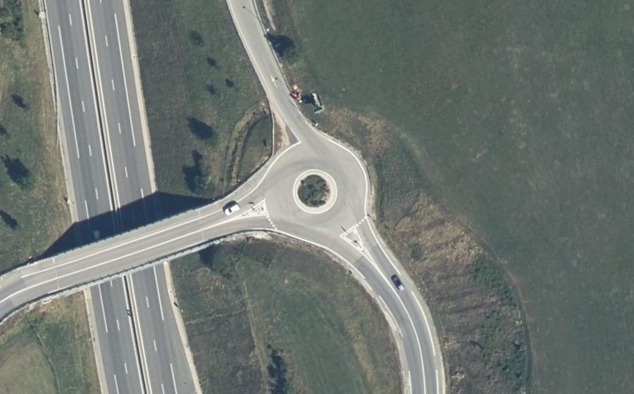 Vue aérienne du Rond-point anonyme n°34955489