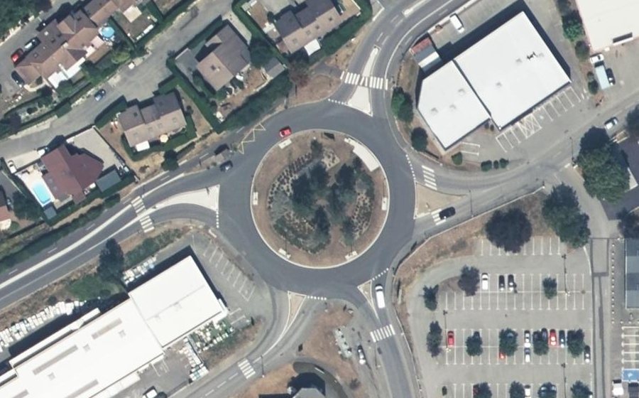 Vue aérienne du Rond-point anonyme n°34957519