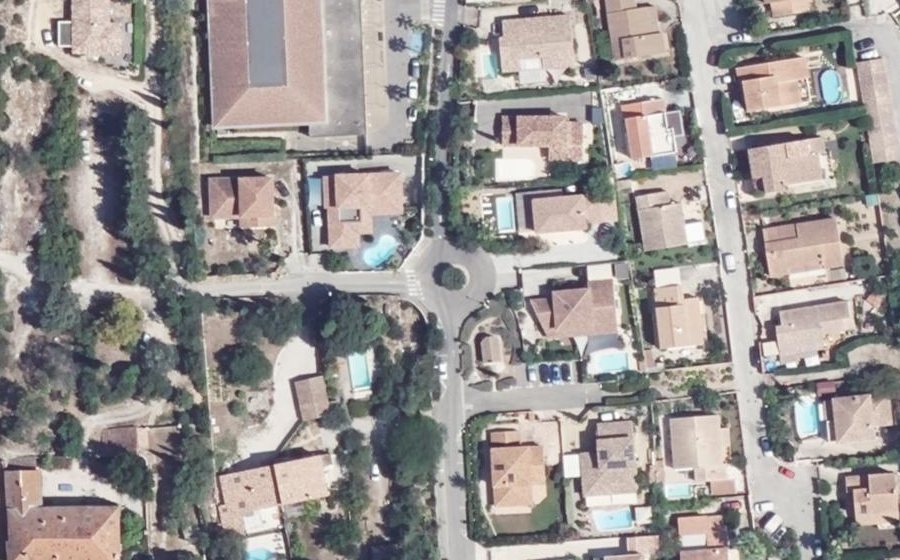 Vue aérienne du Rond-point anonyme n°349577473
