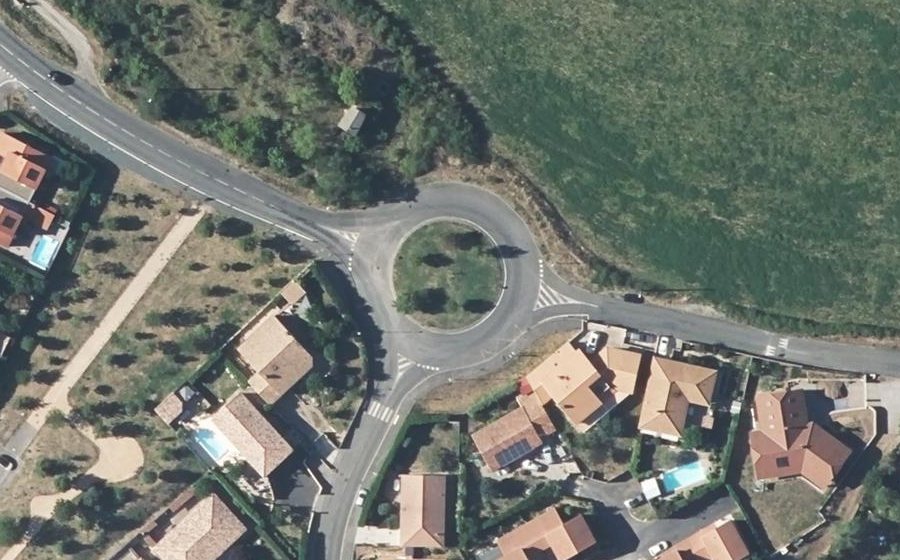 Vue aérienne du Rond-point anonyme n°34960269