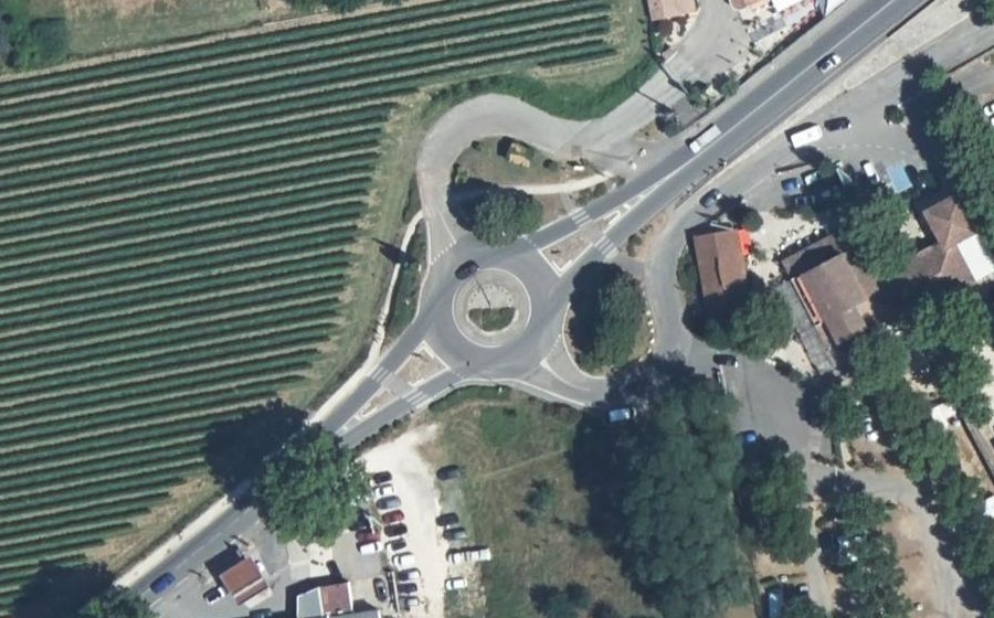 Vue aérienne du Rond-point anonyme n°34977442