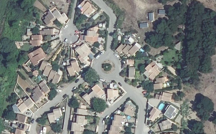 Vue aérienne du Rond-point anonyme n°349858182