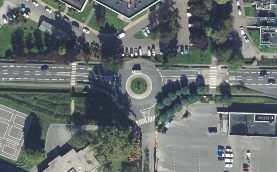 Vue aérienne du Rond-point anonyme n°349868348