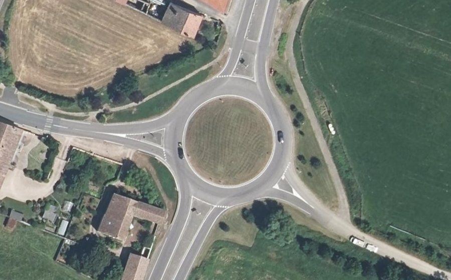 Vue aérienne du Rond-point anonyme n°349876797