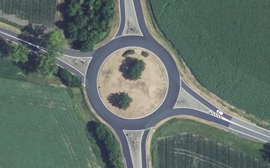 Vue aérienne du Rond-point anonyme n°35004197