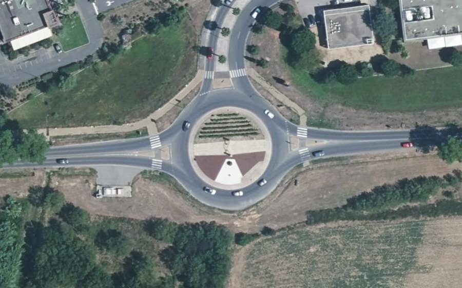 Vue aérienne du Rond-point anonyme n°35014577