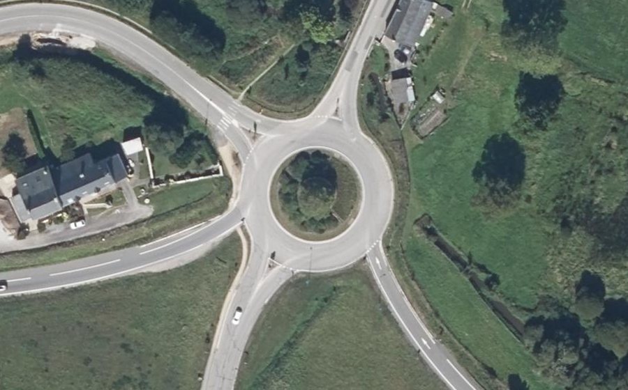 Vue aérienne du Rond-point anonyme n°35018654