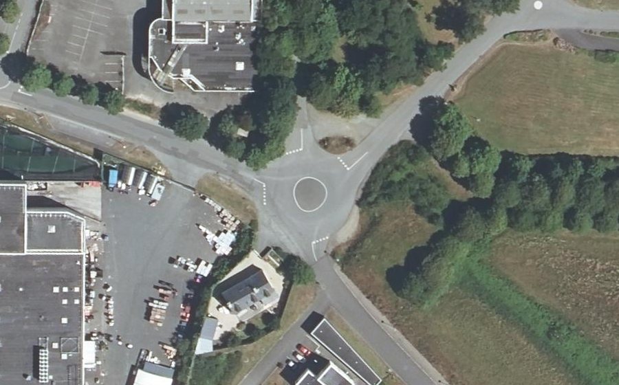 Vue aérienne du Rond-point anonyme n°350190138