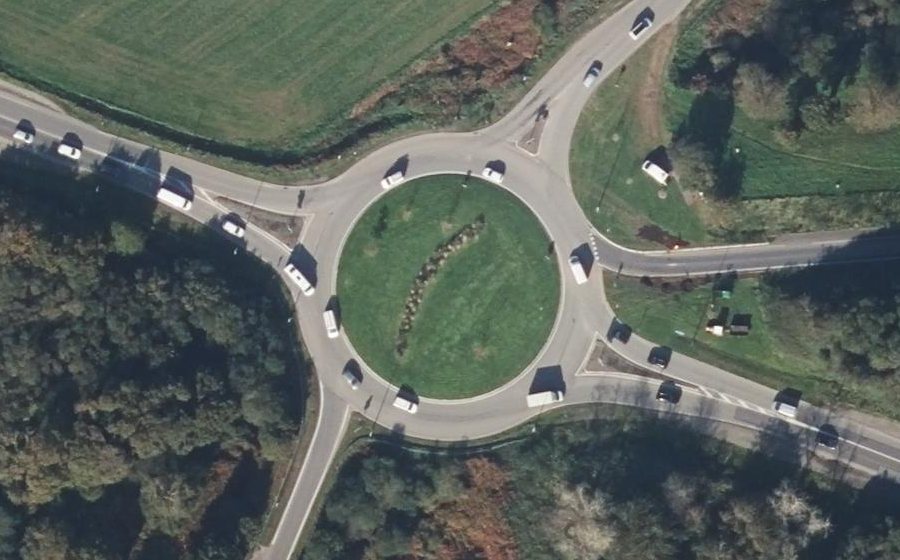 Vue aérienne du Rond-point anonyme n°350195337