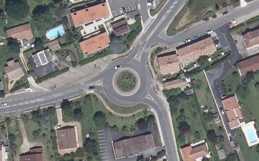 Vue aérienne du Rond-point anonyme n°35030229
