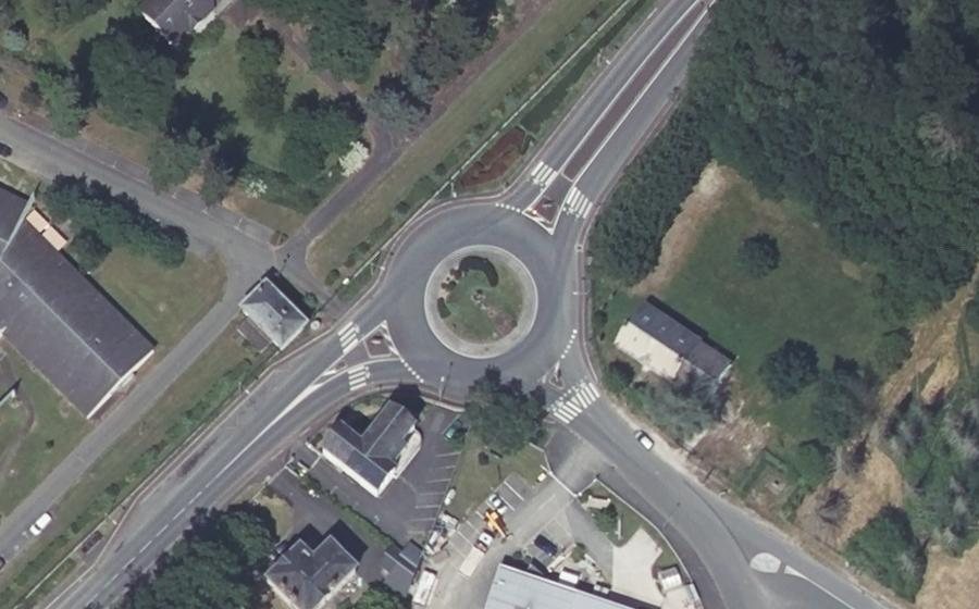 Vue aérienne du Rond-point anonyme n°35030589