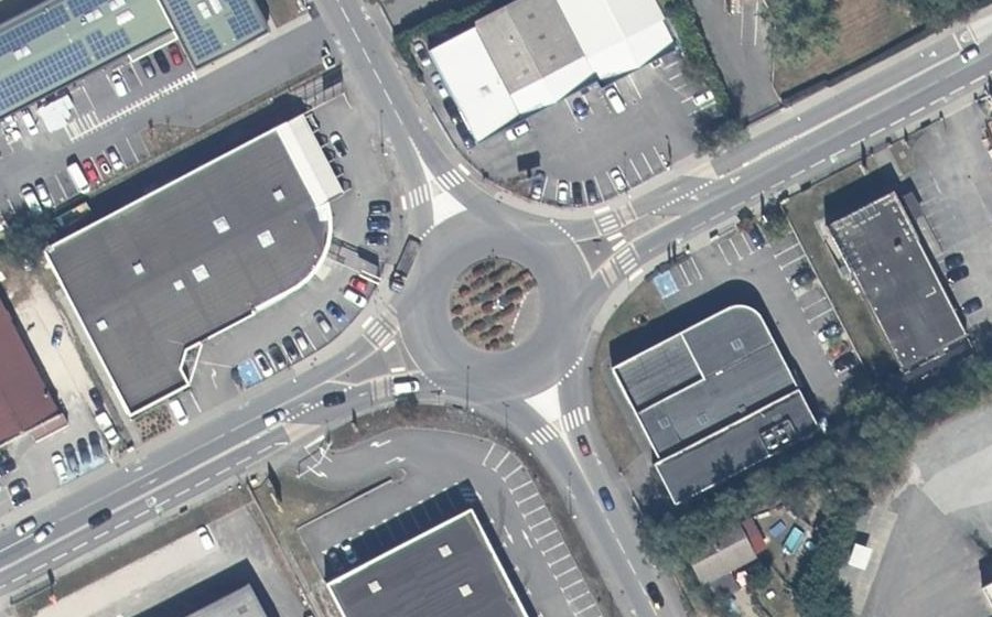 Vue aérienne du Rond-point anonyme n°35031310