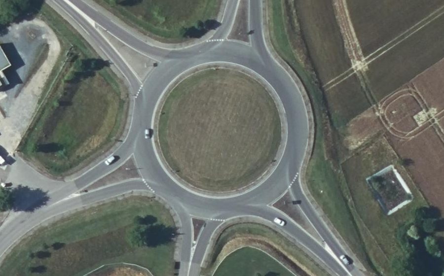 Vue aérienne du Rond-point anonyme n°35031421