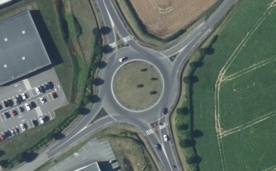 Vue aérienne du Rond-point anonyme n°35031422