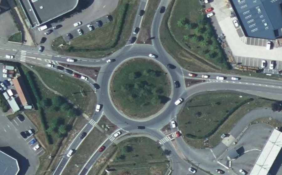 Vue aérienne du Rond-point anonyme n°35031423