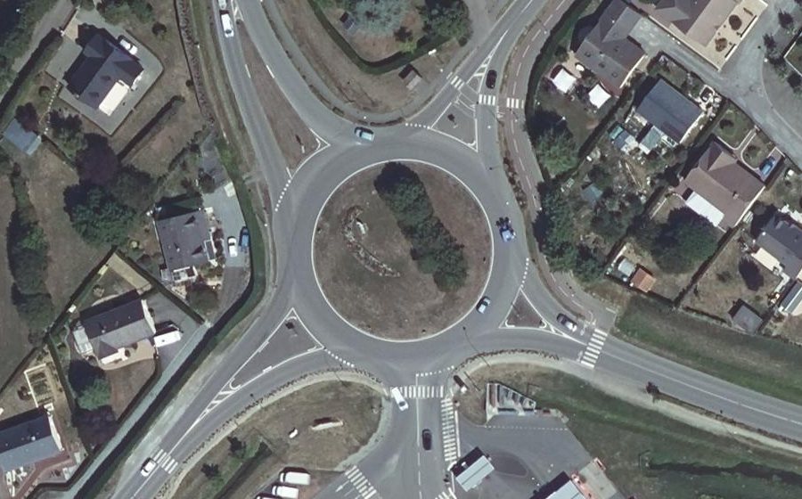 Vue aérienne du Rond-point anonyme n°35033205