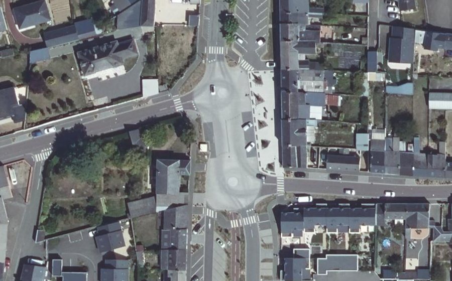 Vue aérienne du Rond-point anonyme n°35034609