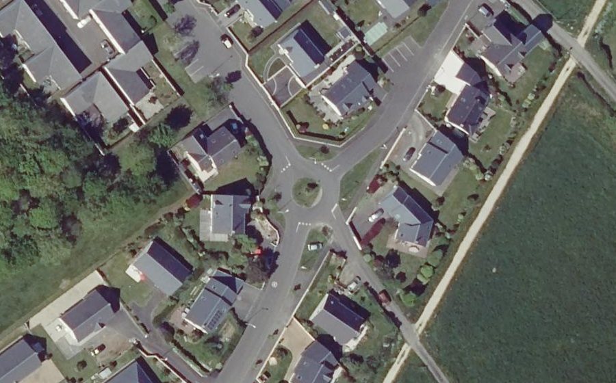 Vue aérienne du Rond-point anonyme n°350346831