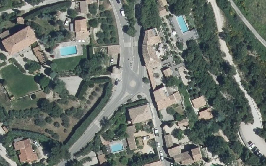 Vue aérienne du Rond-point anonyme n°35034726