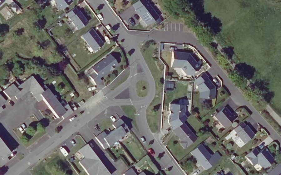 Vue aérienne du Rond-point anonyme n°350347490