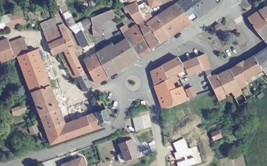 Vue aérienne du Rond-point anonyme n°35035586