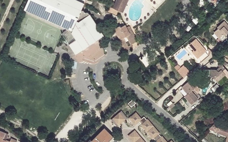 Vue aérienne du Rond-point anonyme n°35036847