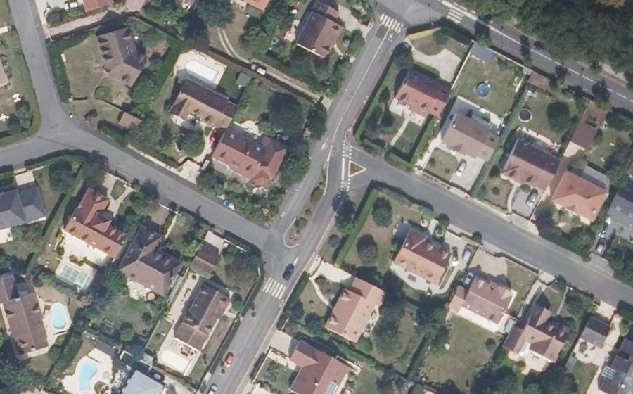 Vue aérienne du Rond-point anonyme n°35039298