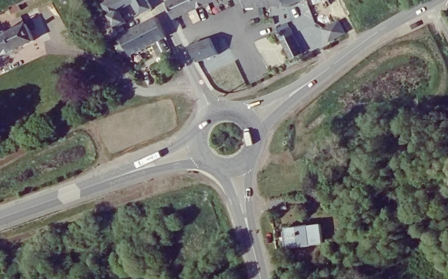 Vue aérienne du Rond-point anonyme n°350400579