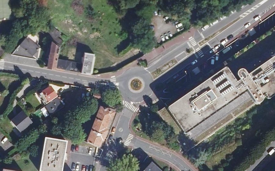 Vue aérienne du Rond-point anonyme n°35040793