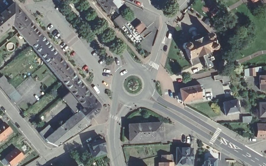 Vue aérienne du Rond-point anonyme n°35049491