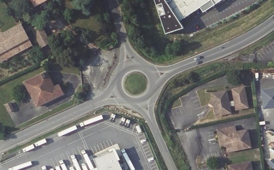 Vue aérienne du Rond-point anonyme n°35068747