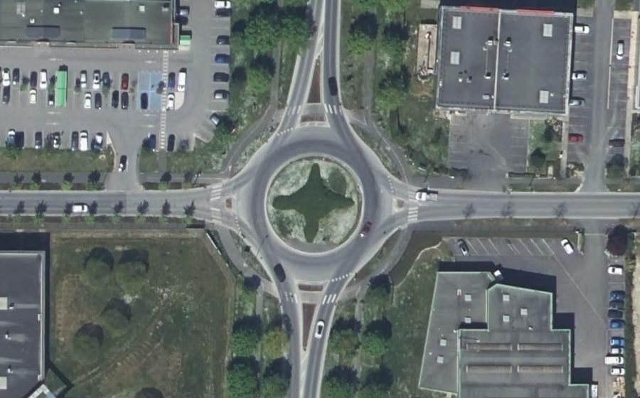 Vue aérienne du Rond-point anonyme n°35071647