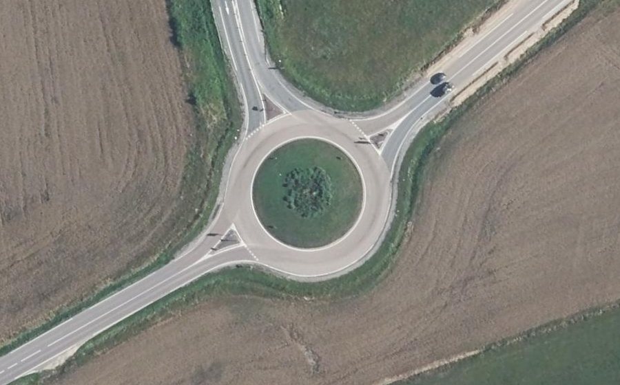 Vue aérienne du Rond-point anonyme n°35075868
