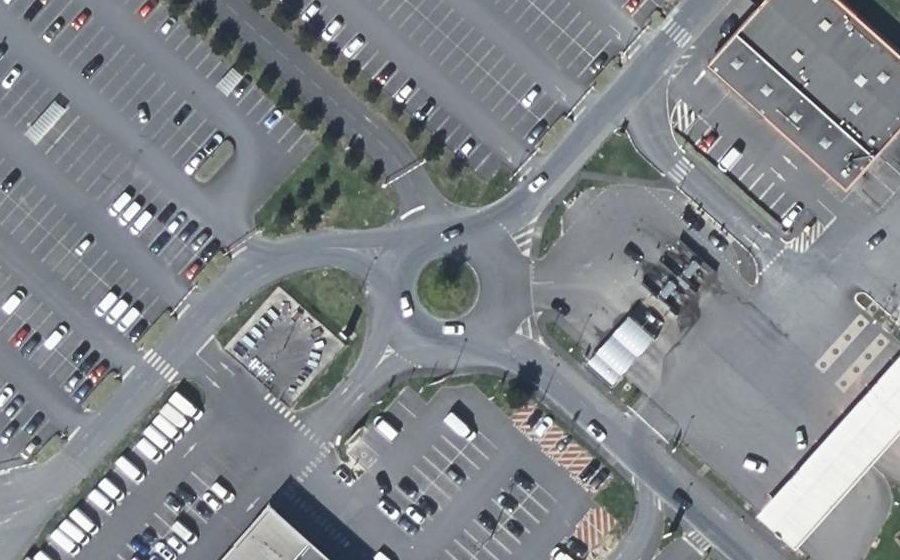 Vue aérienne du Rond-point anonyme n°35077686