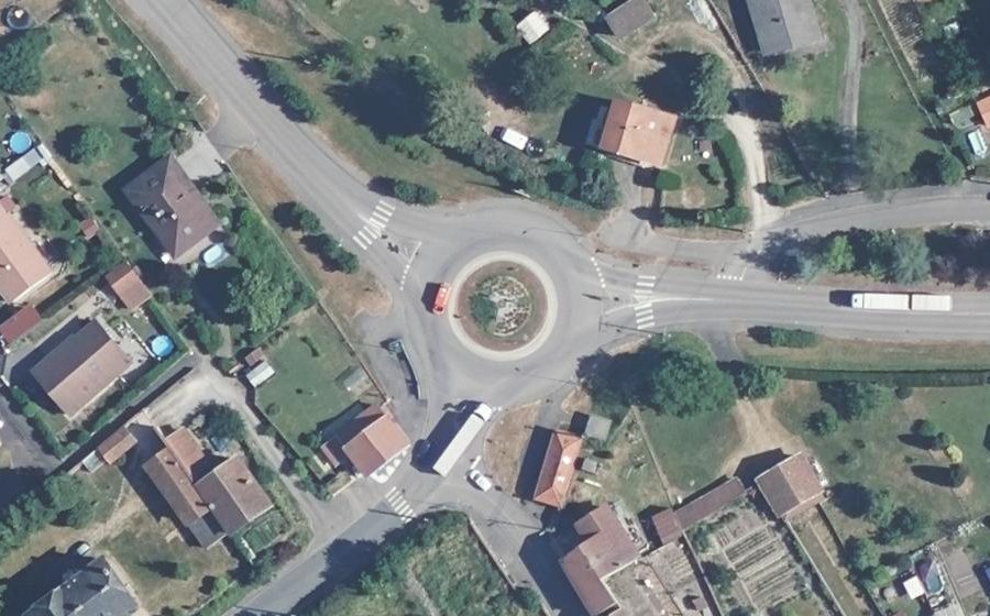 Vue aérienne du Rond-point anonyme n°35081032