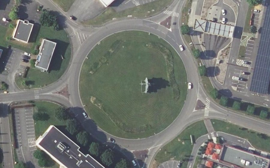 Vue aérienne du Rond-point anonyme n°35082273
