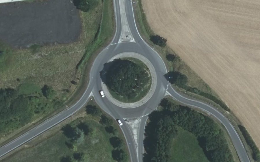 Vue aérienne du Rond-point anonyme n°35082492