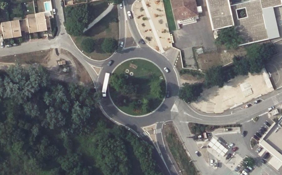 Vue aérienne du Rond-point anonyme n°35082769