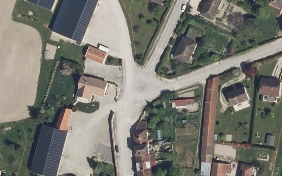 Vue aérienne du Rond-point anonyme n°350951691